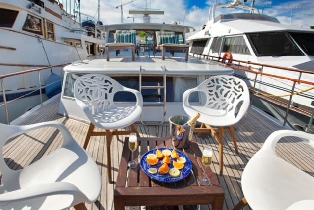 圣阿德里安-德贝索斯 Charming Boat In Barcelona - Perfect Getaway酒店 外观 照片