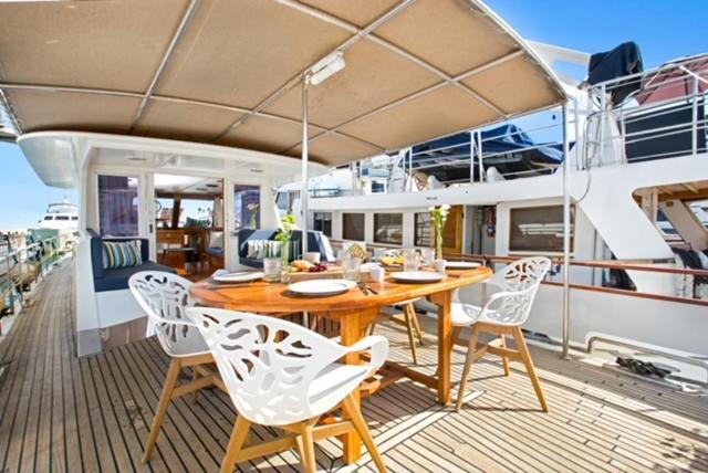 圣阿德里安-德贝索斯 Charming Boat In Barcelona - Perfect Getaway酒店 外观 照片