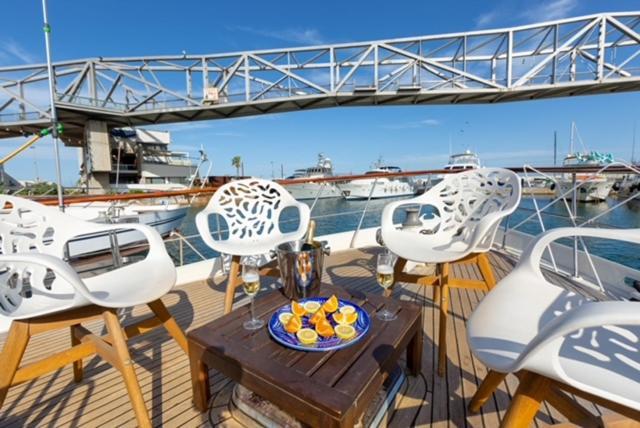 圣阿德里安-德贝索斯 Charming Boat In Barcelona - Perfect Getaway酒店 外观 照片