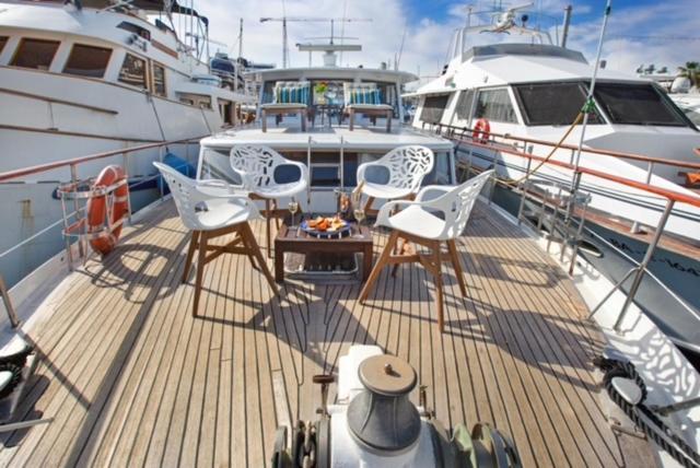 圣阿德里安-德贝索斯 Charming Boat In Barcelona - Perfect Getaway酒店 外观 照片